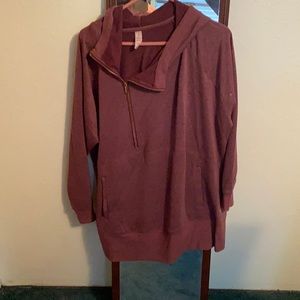 Zipper zips towards the right side. Very stylish. Has a good.